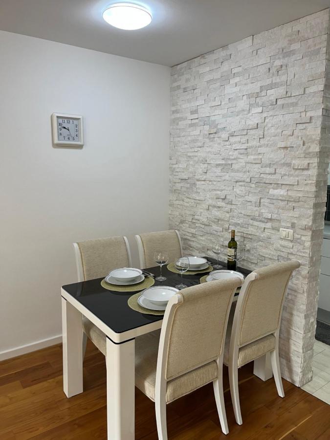Ambasador Apartman *